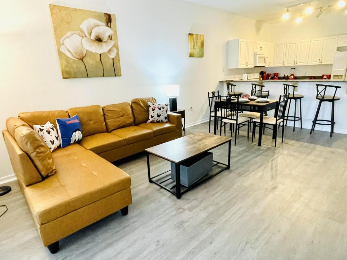 Huge Screened Patio That Overlooks Lake Buck, Near Famous Attractions!! Apartment