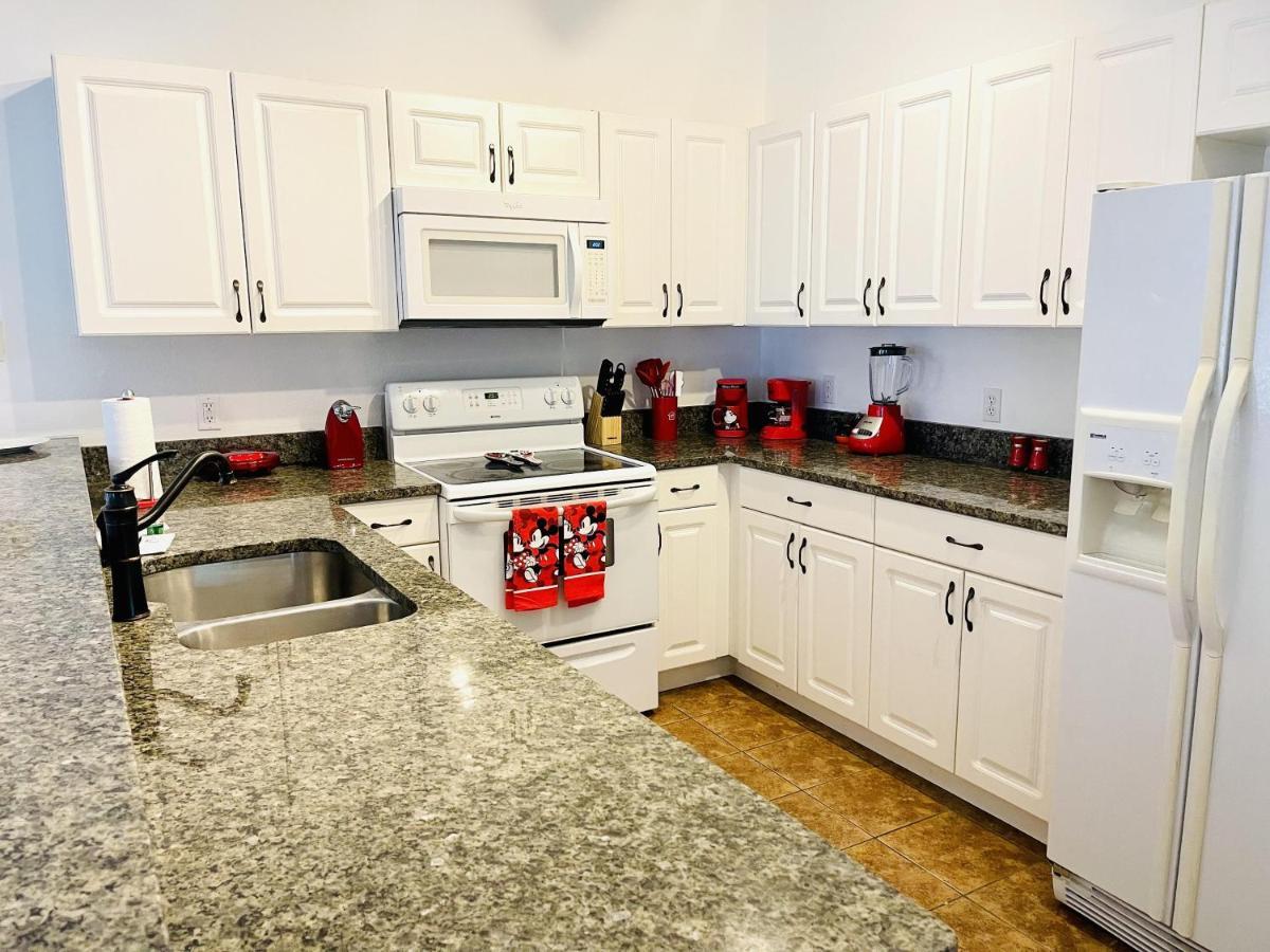 Huge Screened Patio That Overlooks Lake Buck, Near Famous Attractions!! Orlando