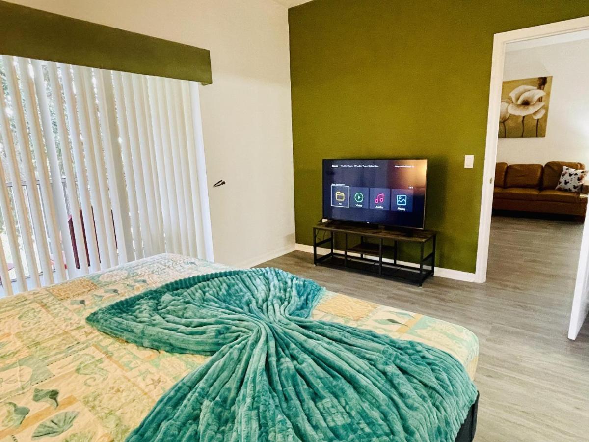 Huge Screened Patio That Overlooks Lake Buck, Near Famous Attractions!! Apartment *