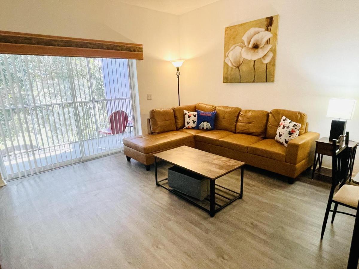 Huge Screened Patio That Overlooks Lake Buck, Near Famous Attractions!! * Orlando