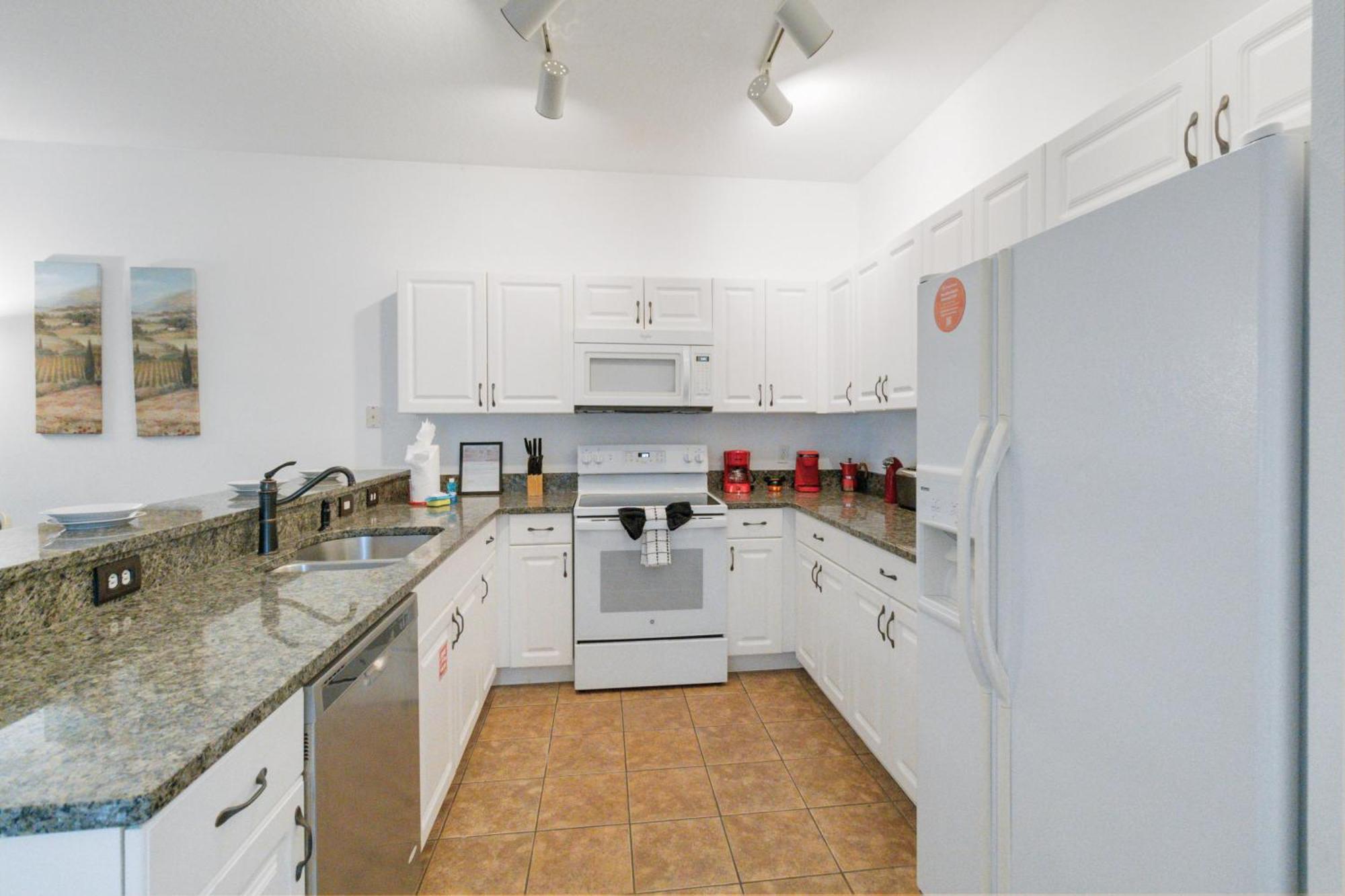 Apartment Huge Screened Patio That Overlooks Lake Buck, Near Famous Attractions!! *