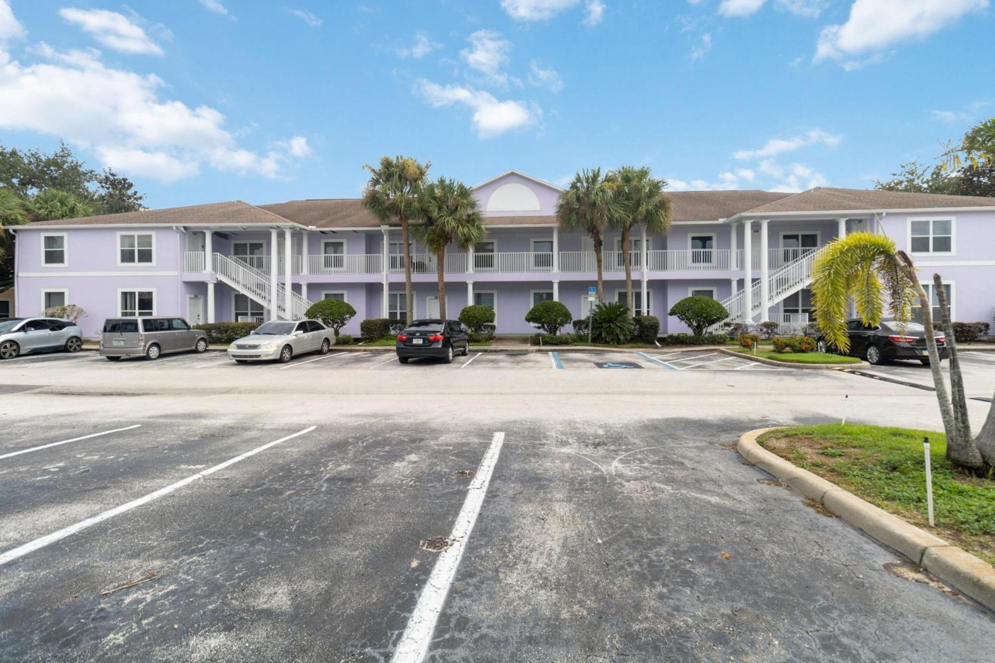 Huge Screened Patio That Overlooks Lake Buck, Near Famous Attractions!! Apartment *